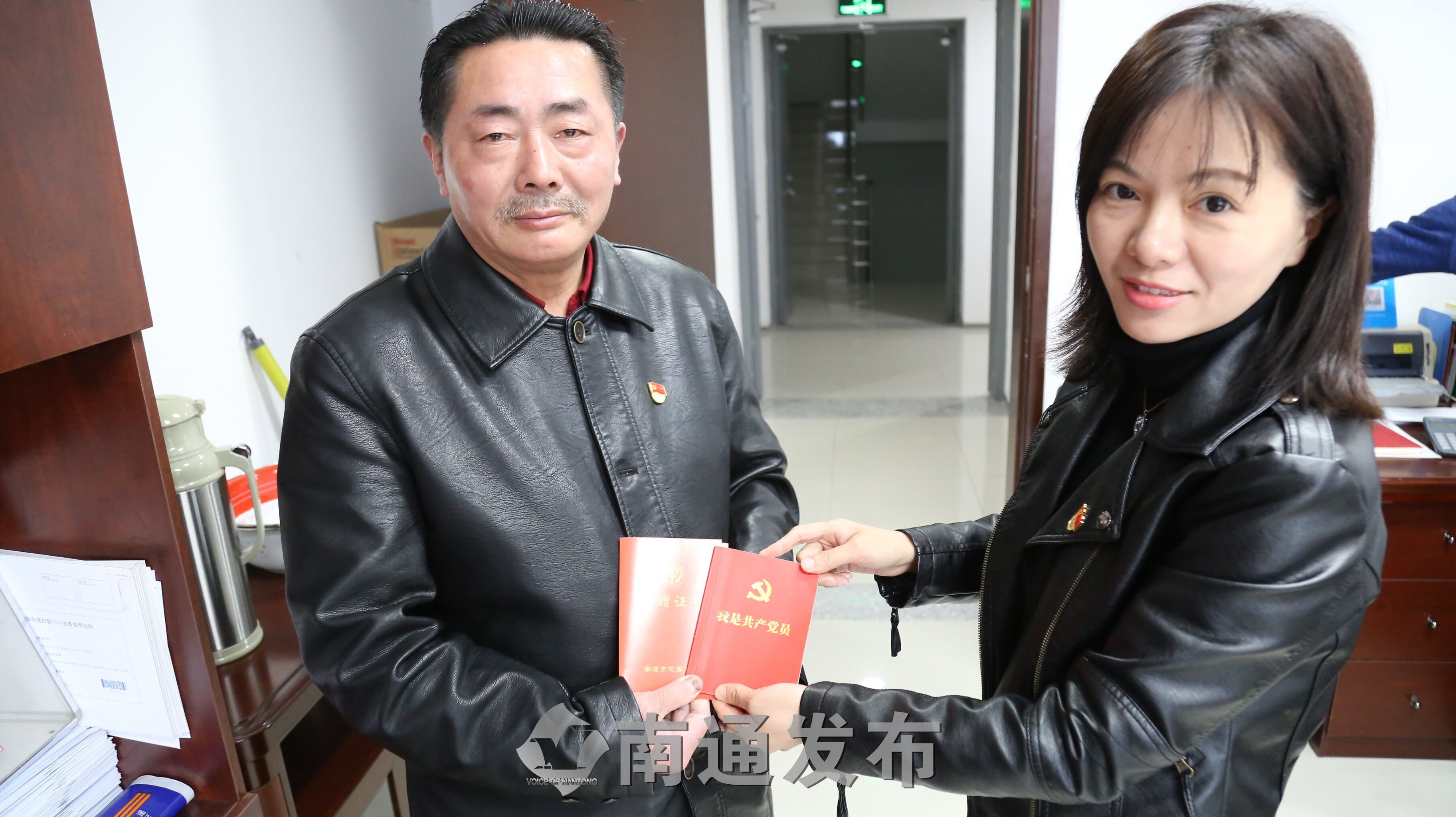 这份坚守令人感动理发师薛均又来捐赠了南通发布
