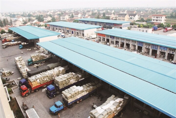 2000年,三星物流中心集装箱装运。 2000年,三星物流中心集装箱装运。