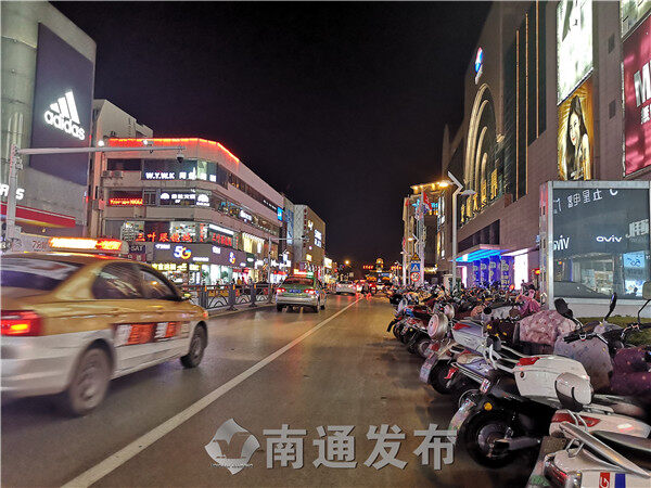 南大街夜购:乍暖还寒