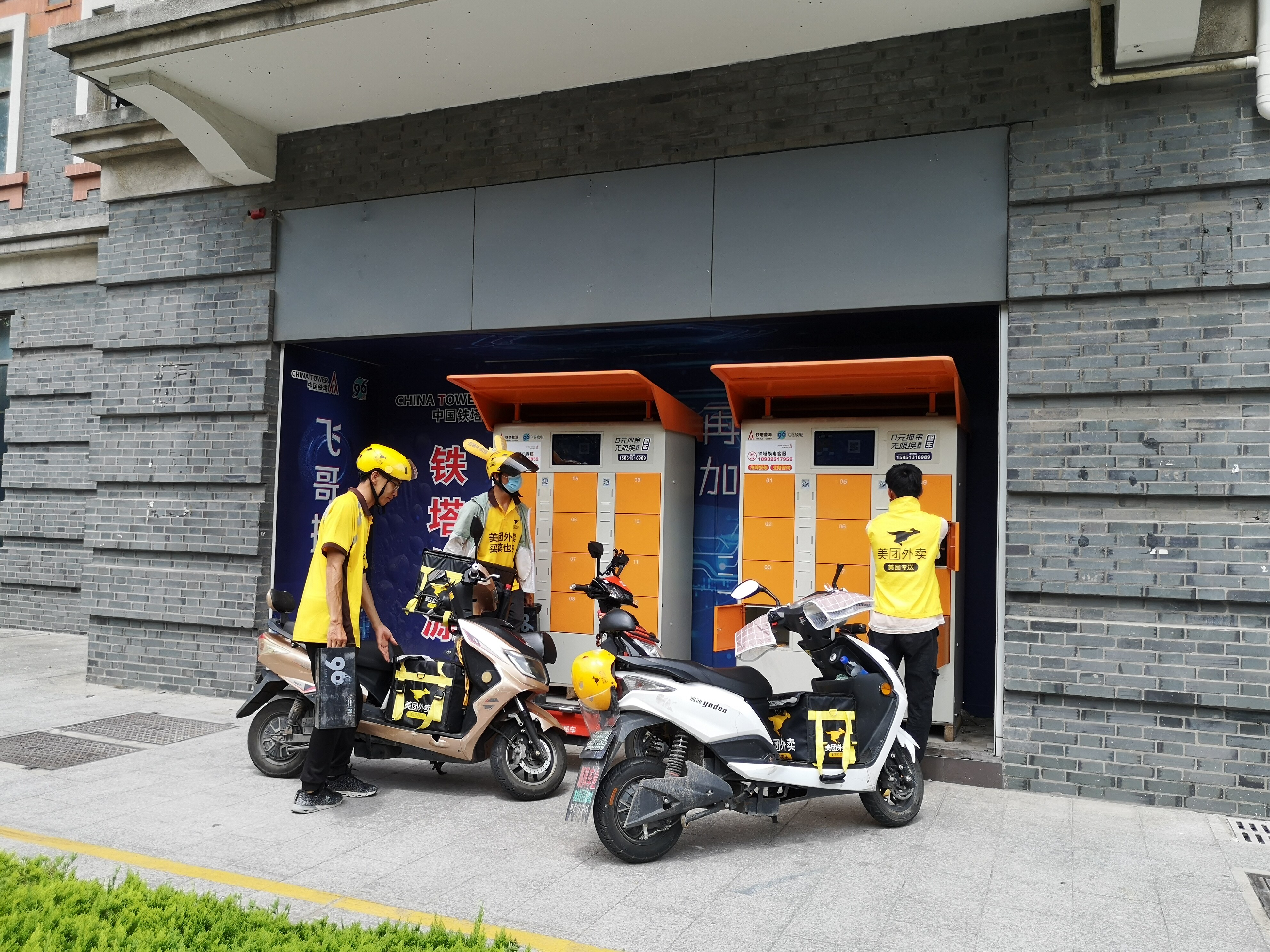 铁塔"飞哥换电"丨为快递小哥,外卖骑手按下"续航键"|南通发布