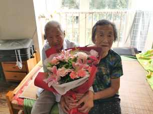 浪漫七夕前 这对夫妻迎来 白金婚 浪漫七夕前 这对夫妻迎来 白金婚