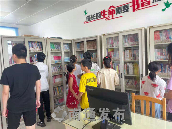 宋添梅介绍:"有了农家书屋这个阵地后,村民整体的素质得到了提高,现在