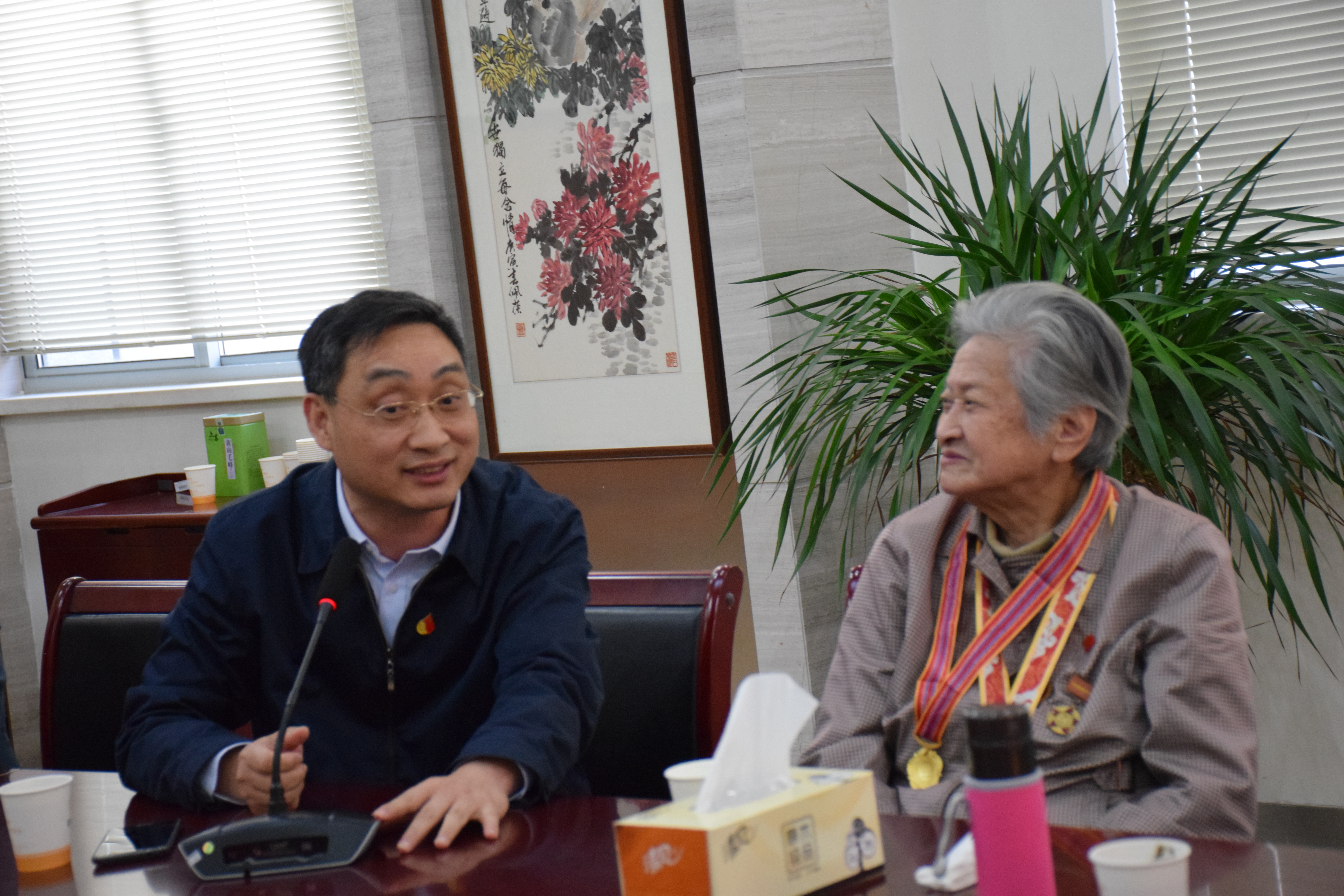 关爱重阳致敬英雄主题党日活动1.JPG