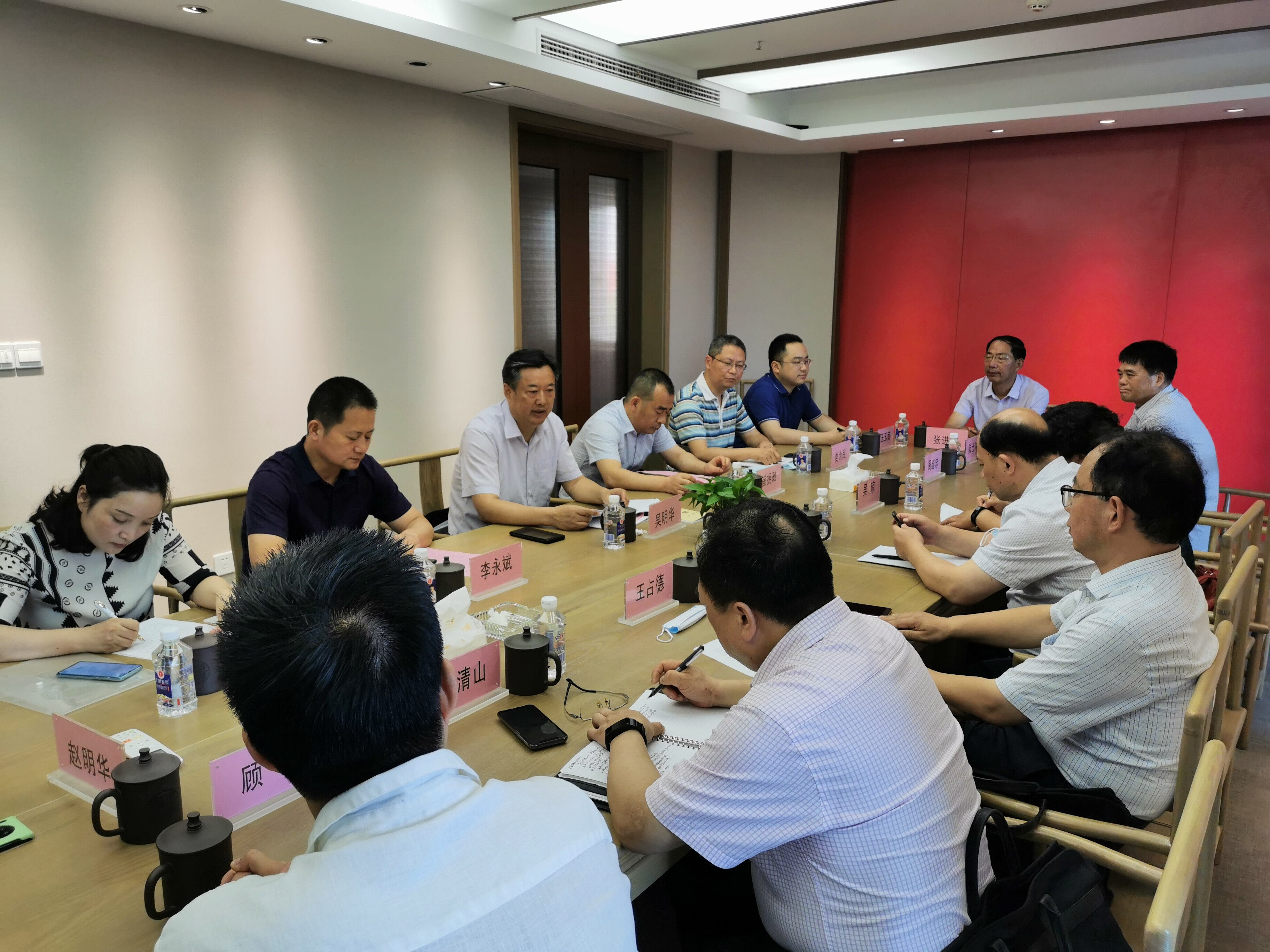吴明华1.jpg