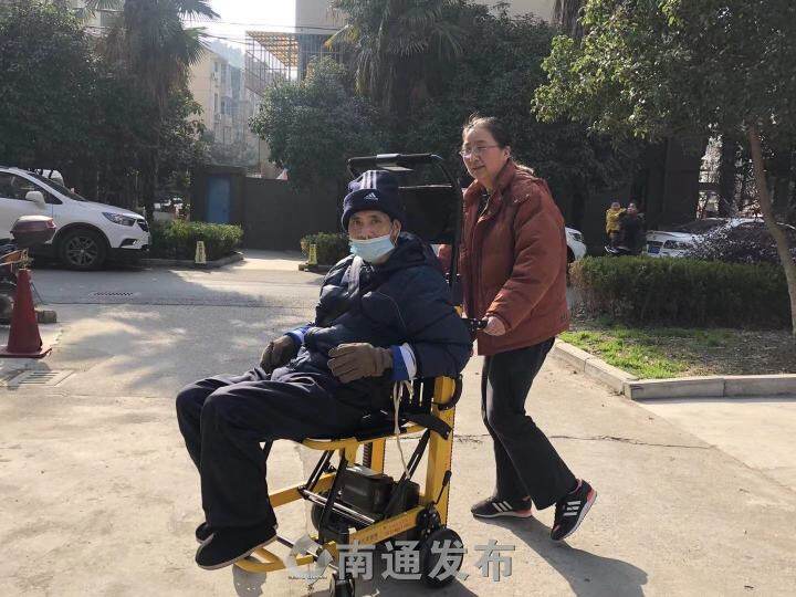 协助失能人员实现上下楼自由 我市照护保险新增 爬楼机 项目