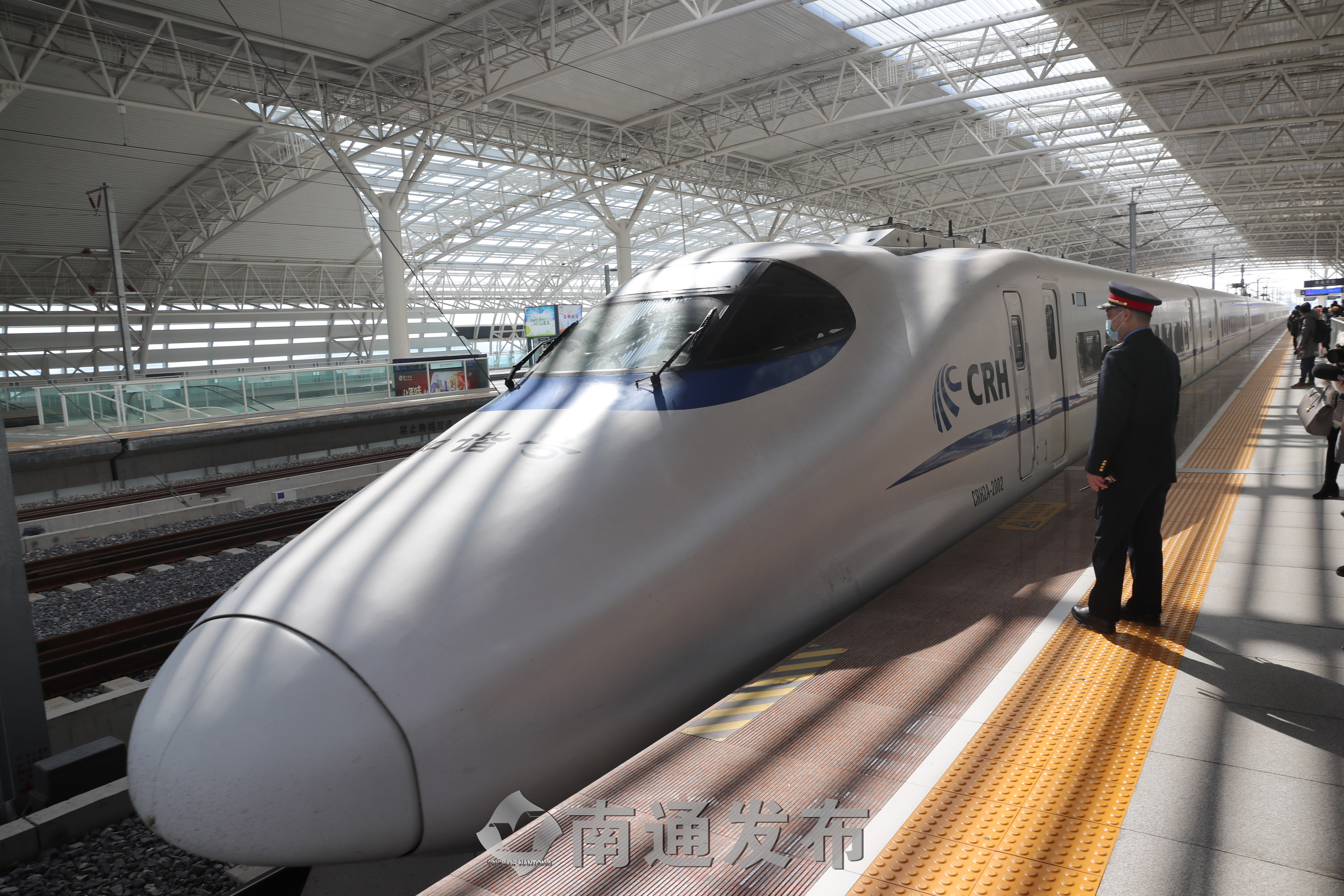 南通西站:"60后"客运员兄弟助力春运|南通发布