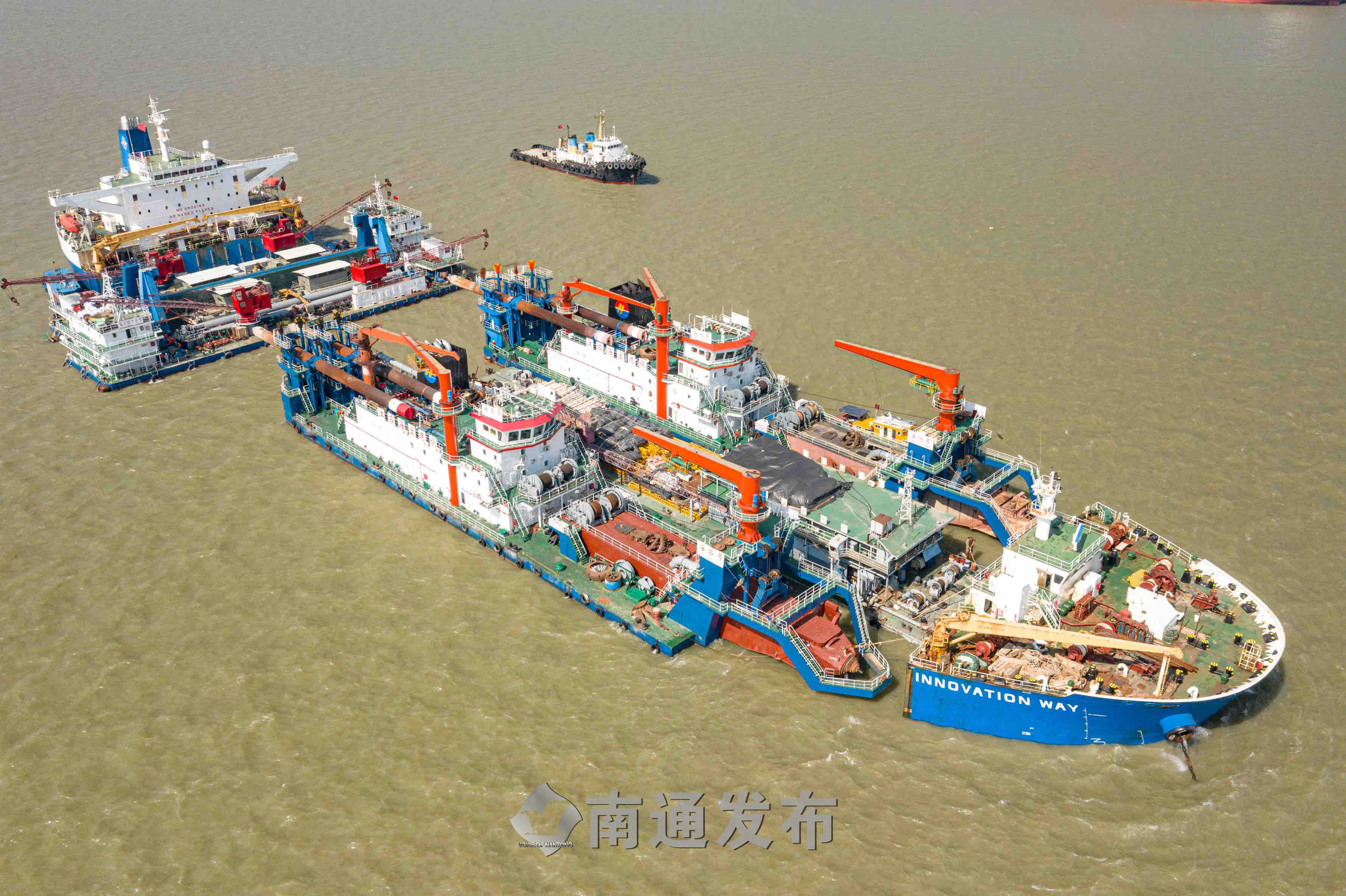 大力士!1艘半潜船"挑着"7艘工程船,今从南通赴文莱|南通发布