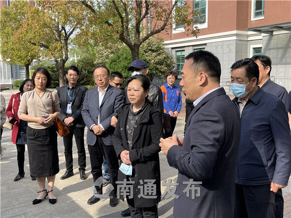 15日,西藏自治区人大常委会副主任唐明英,法制委员会主任委员雷书亮率