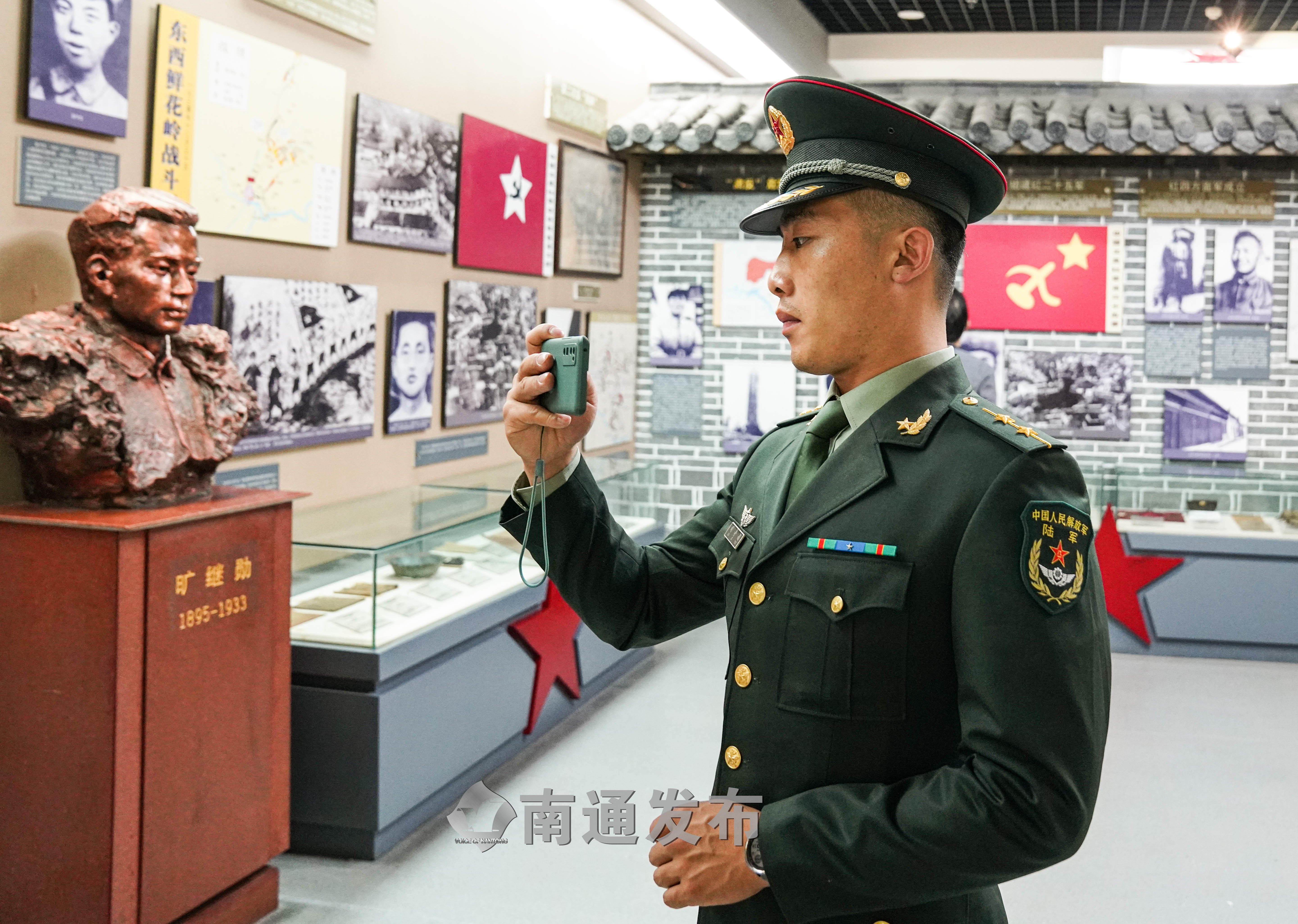 张永春1980年入伍来到原沈阳军区39军115师"红七连"当兵,该连在抗美