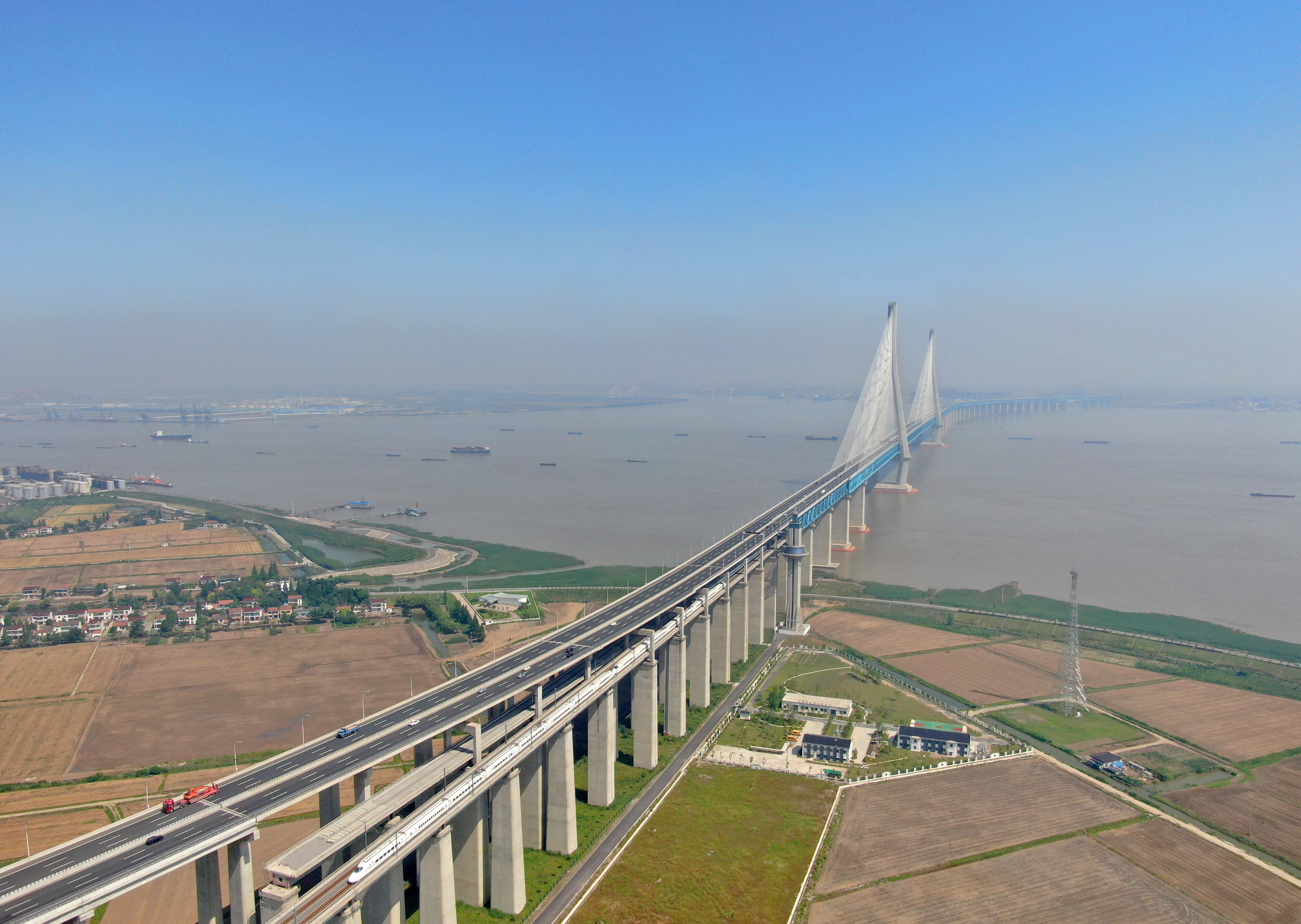 沪苏通铁路南通西站日均办客列车趟数增至62趟|南通发布