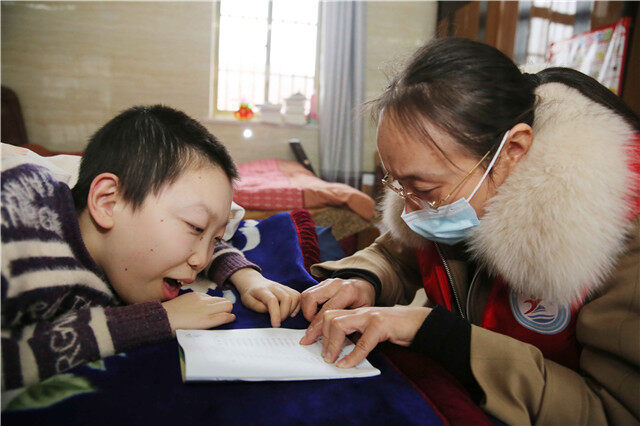 舔屏少年收到三件套儿童节礼物南通发布