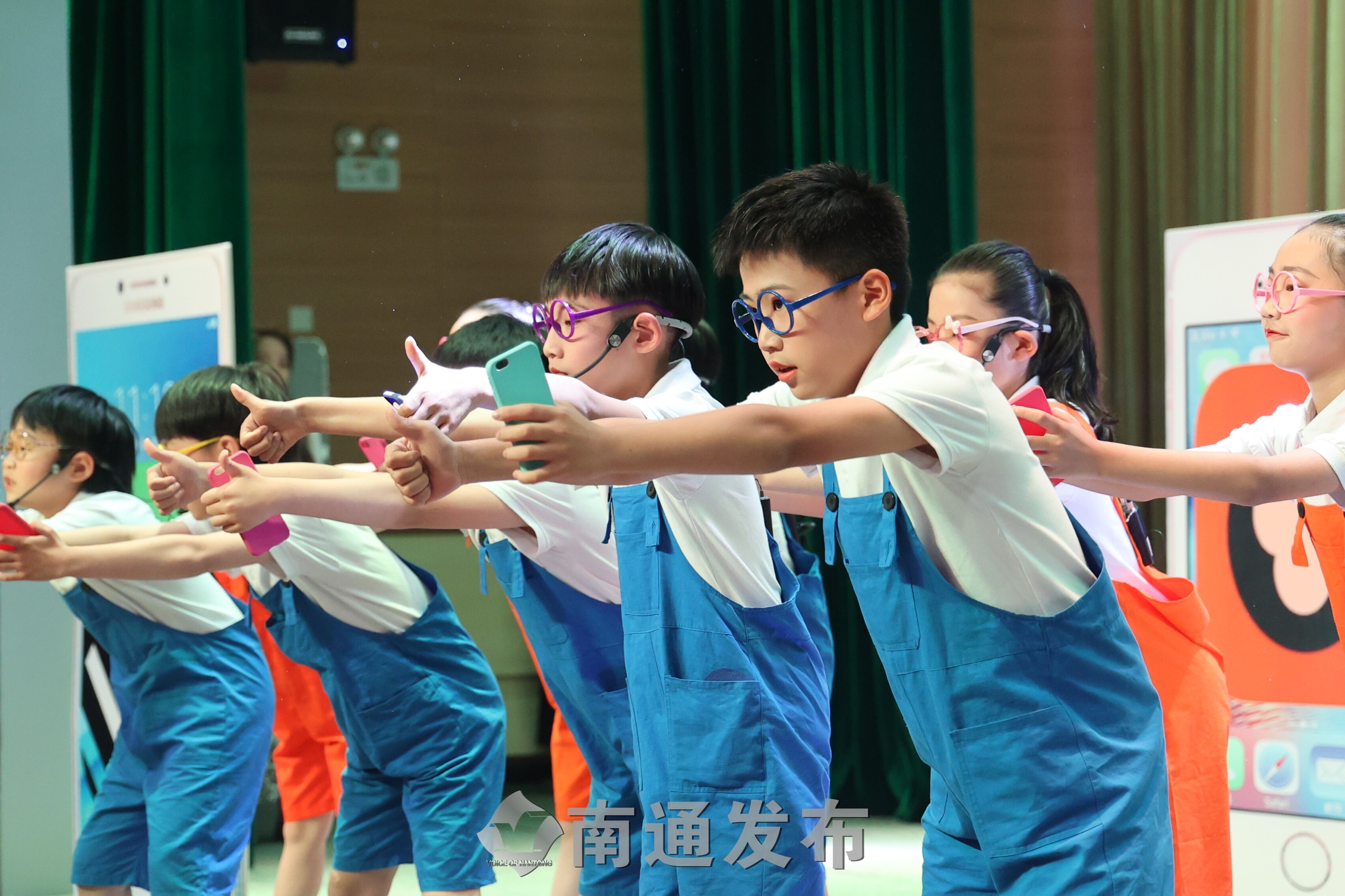 启秀市北学校举行少先队入队仪式,青春仪式暨六一艺术展演|南通发布