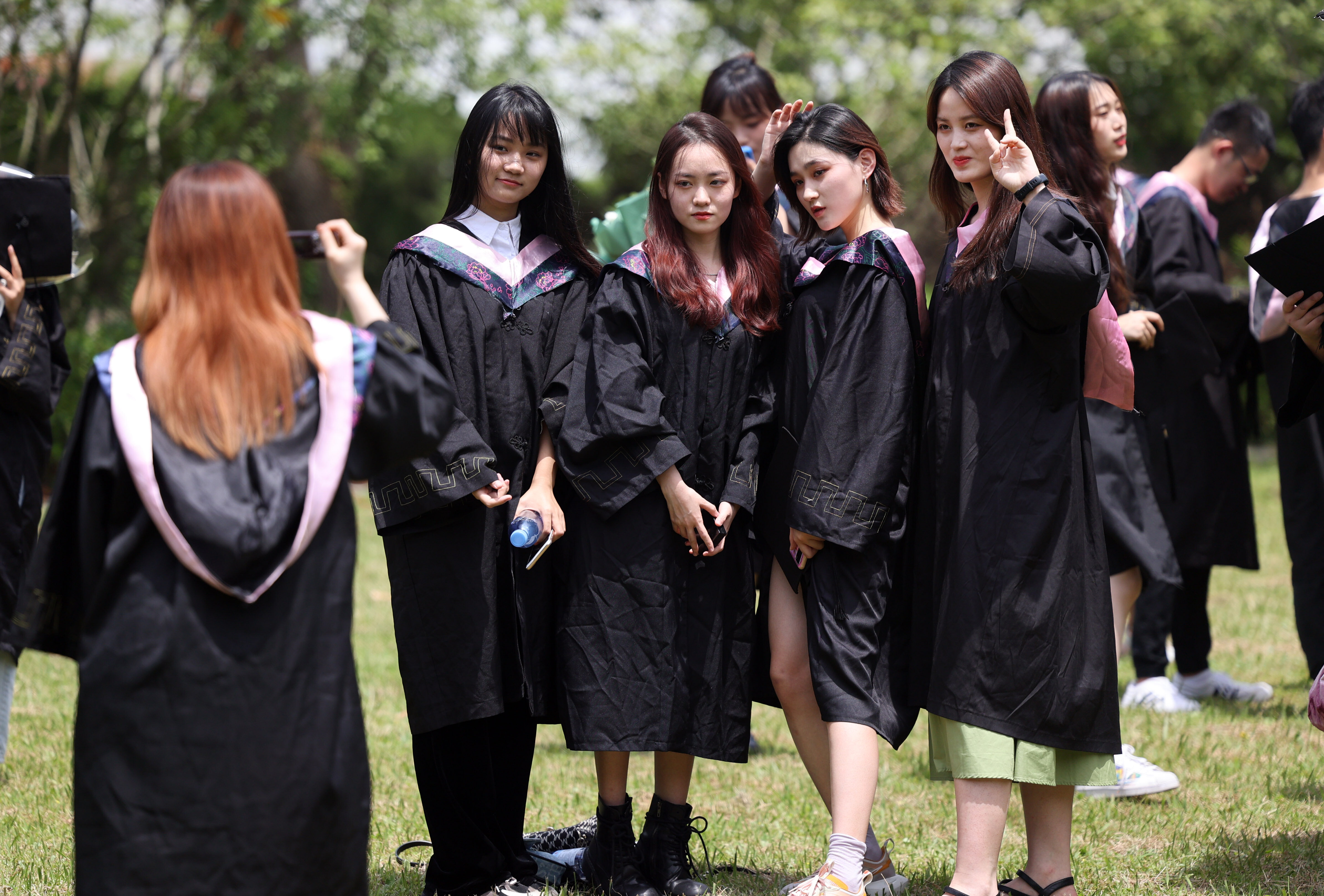 通大学子拍摄毕业照定格美好时光|南通发布