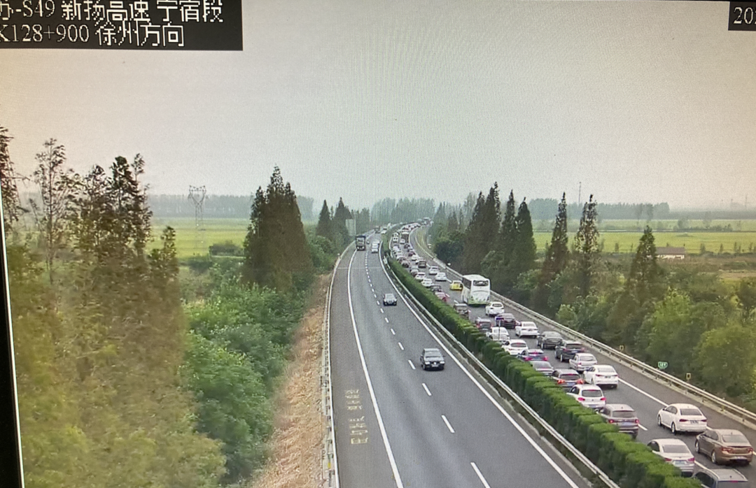 400万辆江苏高速返程高峰来啦部分收费站临时关闭南通发布