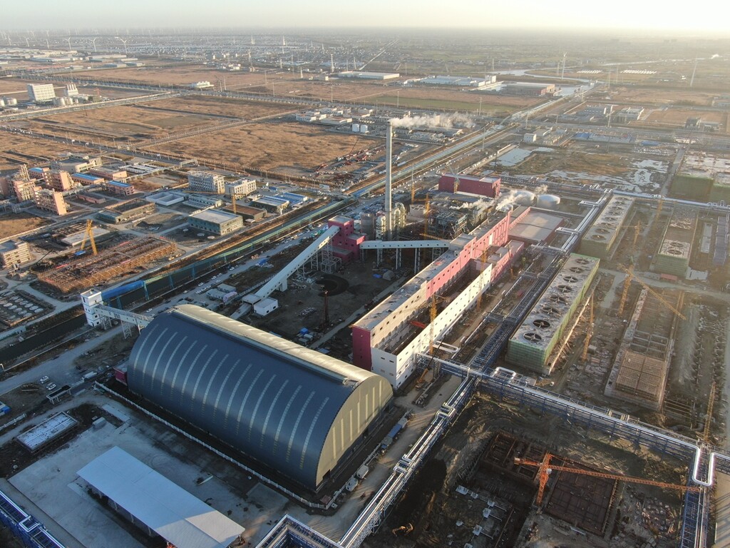 桐昆一体化项目首套聚酯装置去年12月22日试产一炮打响。.jpg