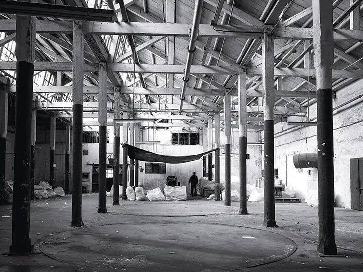 大生纱厂位于南通近代工业重镇唐闸中心地段,通扬运河西岸,由张謇于