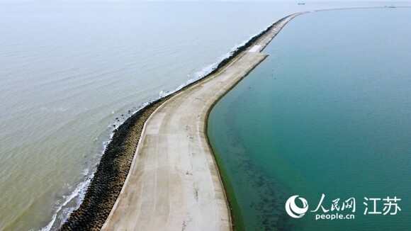 迷人的双色海.人民网记者 王继亮摄