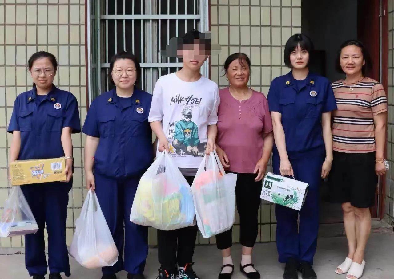 南通平潮镇举行困境妇女儿童家庭“一户一策”精准微关爱启动仪式
