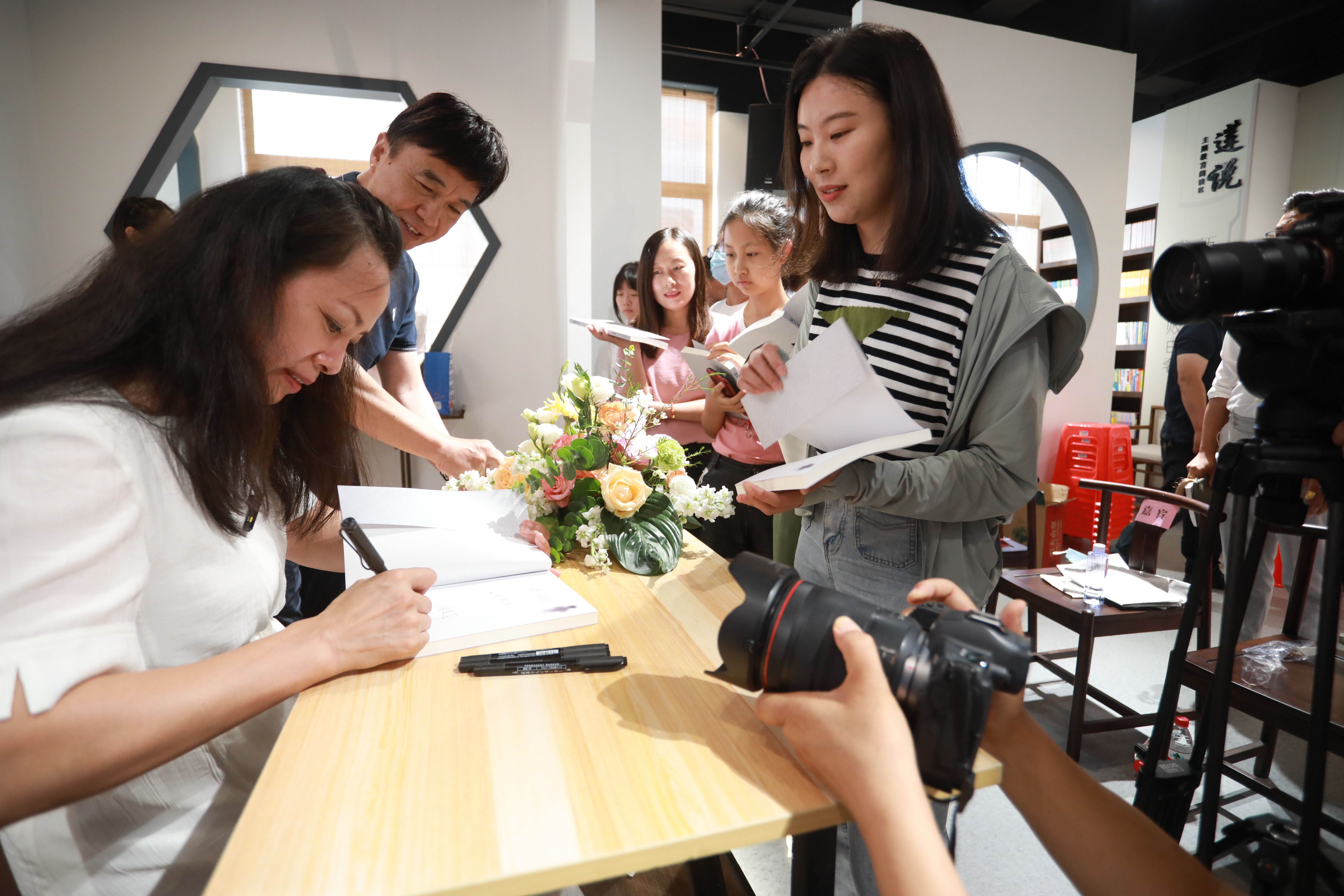 如皋市作家协会举办如知名作家赵美萍新书分享会南通发布