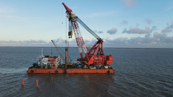 "大力号"在古船遗址水域作业