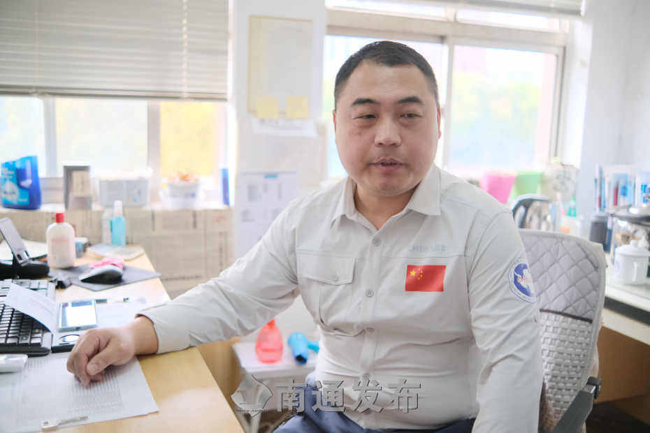 王千在接受记者采访