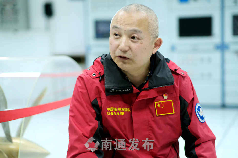 周辉在接受记者采访