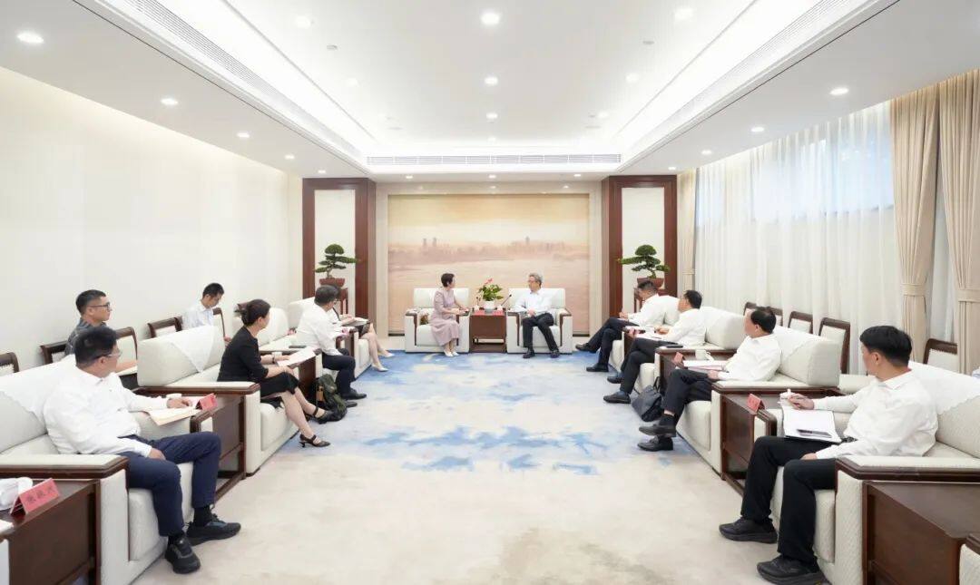 吴书记会见中信银行南京分行党委书记、行长(15011788)-20250624165545.jpg