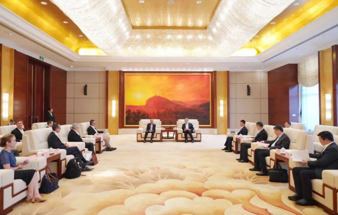 吴新明会见瑞士斯福瑞集团董事会主席一行(15122792)-20250704181206.jpg
