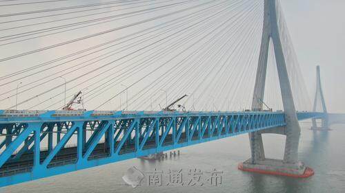 世界上最大跨度公铁两用斜拉桥"阻尼器"安装忙|南通发布