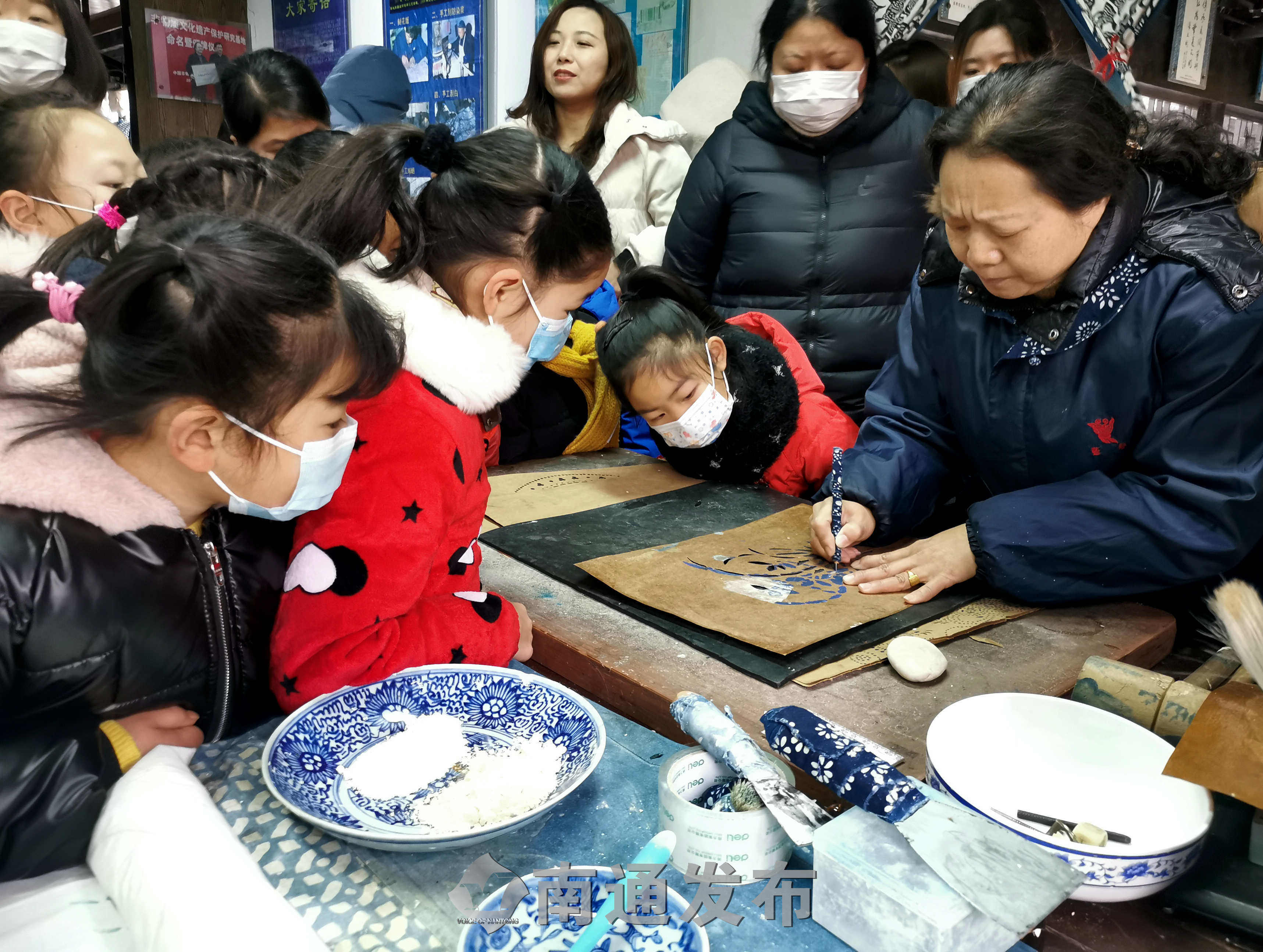 江海小记者走进南通蓝印花布博物馆 感受民间艺术的独特魅力|南通发布