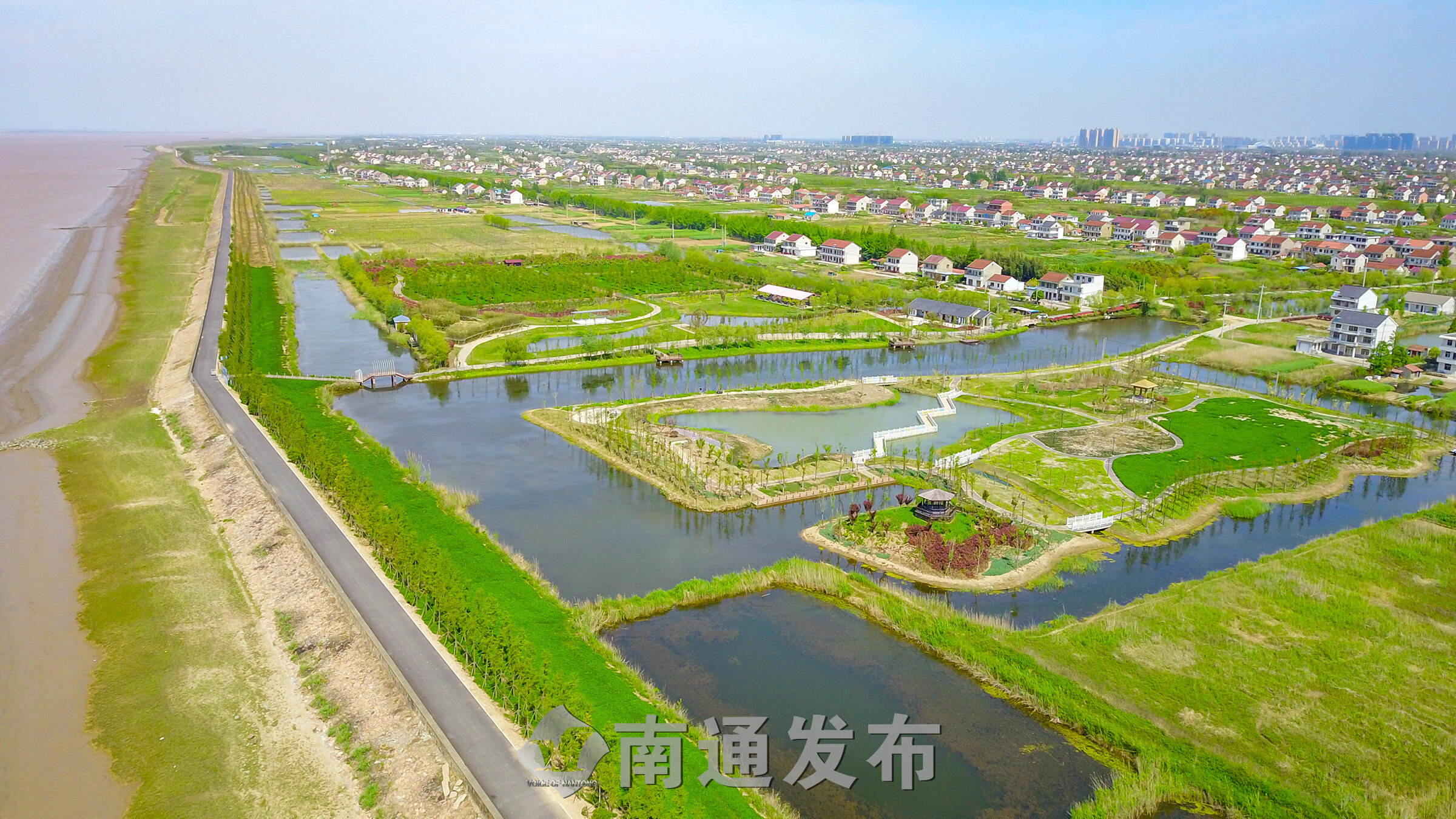 构筑江岸生态屏障:曾经的"城市疤痕" 如今的"江堤公园"