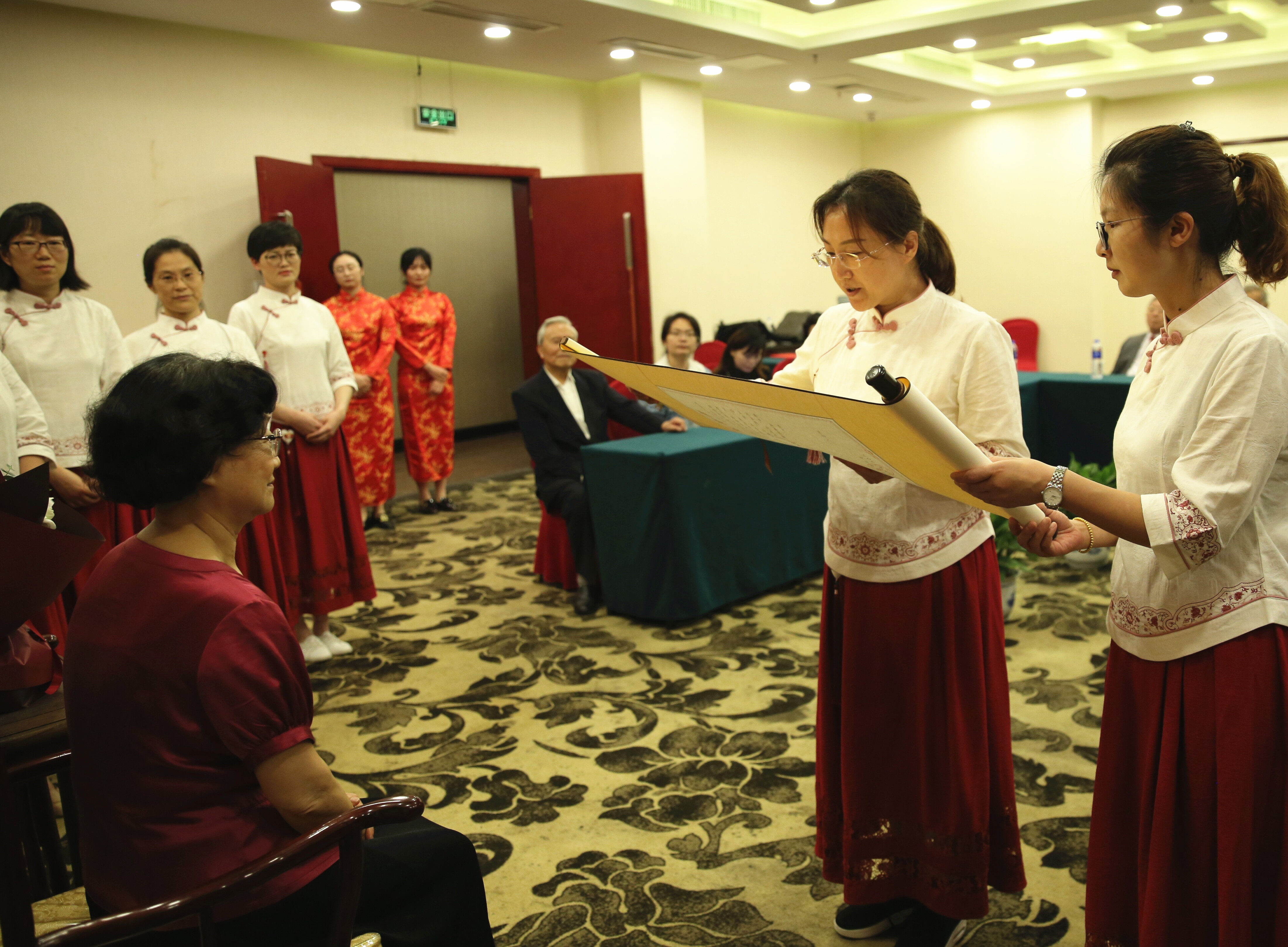 "将以父辈为榜样" | 朱良春学术继承人朱建华收徒了|南通发布
