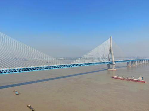 航拍沪苏通长江公铁大桥新貌|南通发布