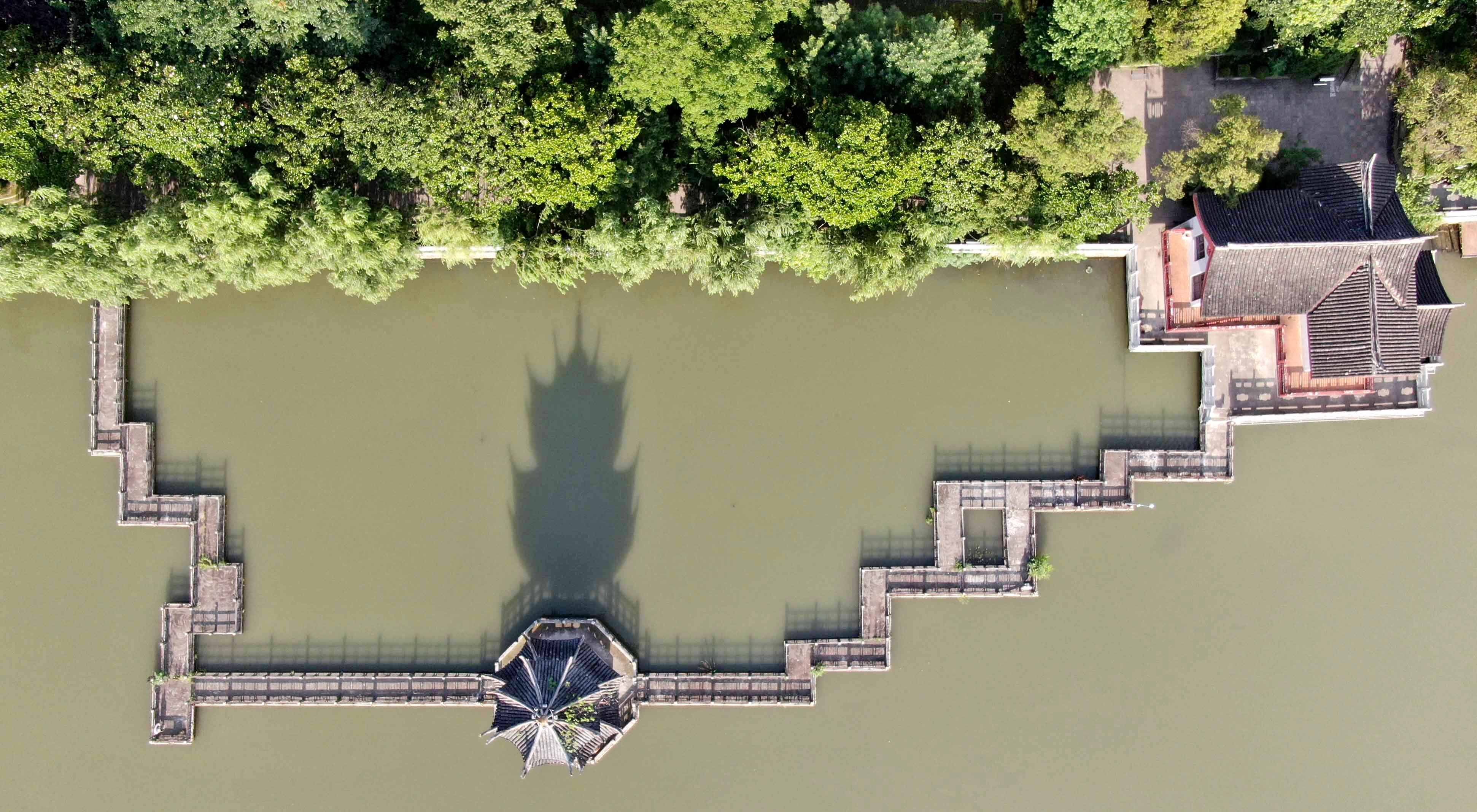 航拍濠河绿意盎然夏日美景|南通发布