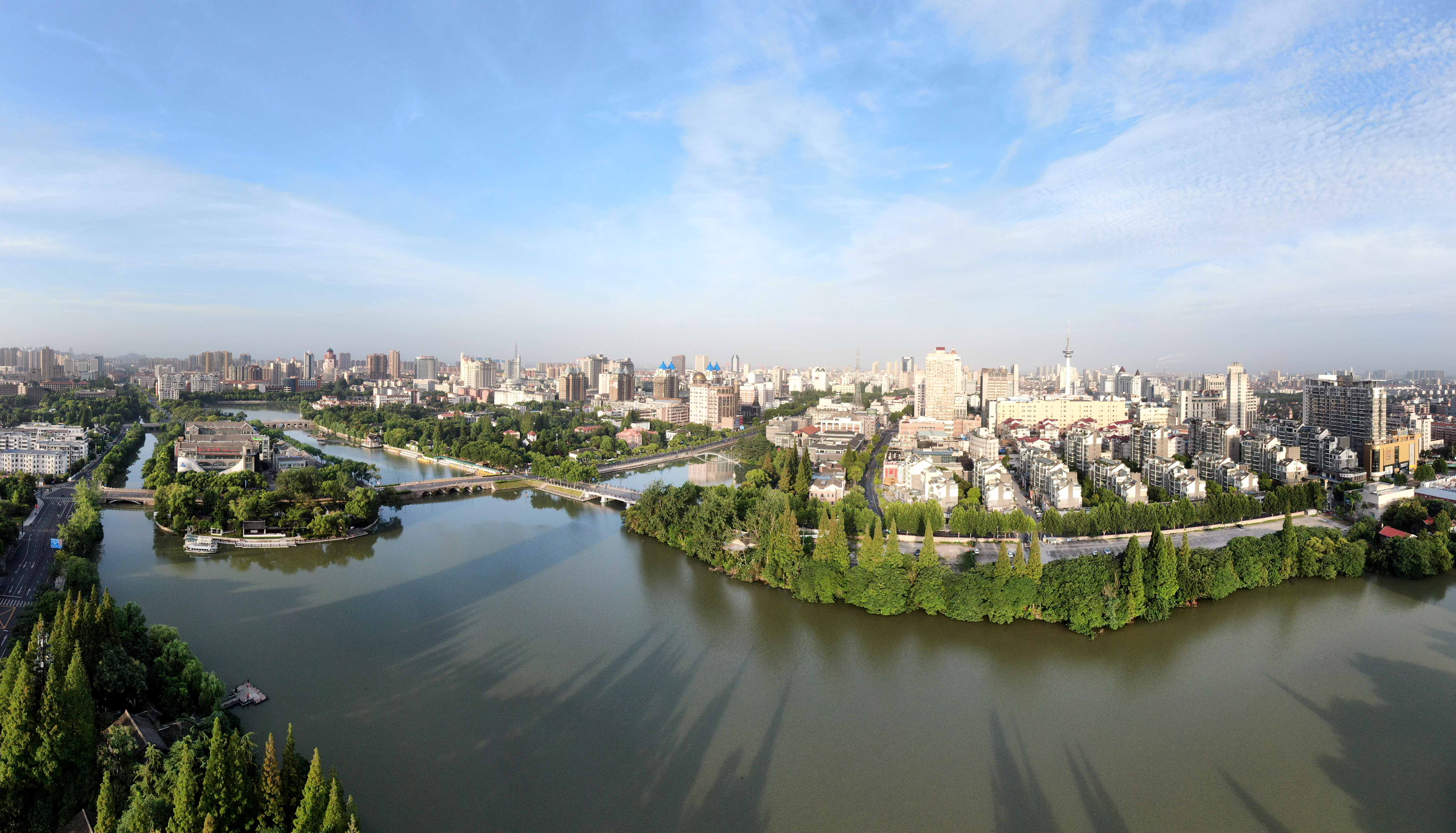 航拍濠河绿意盎然夏日美景|南通发布