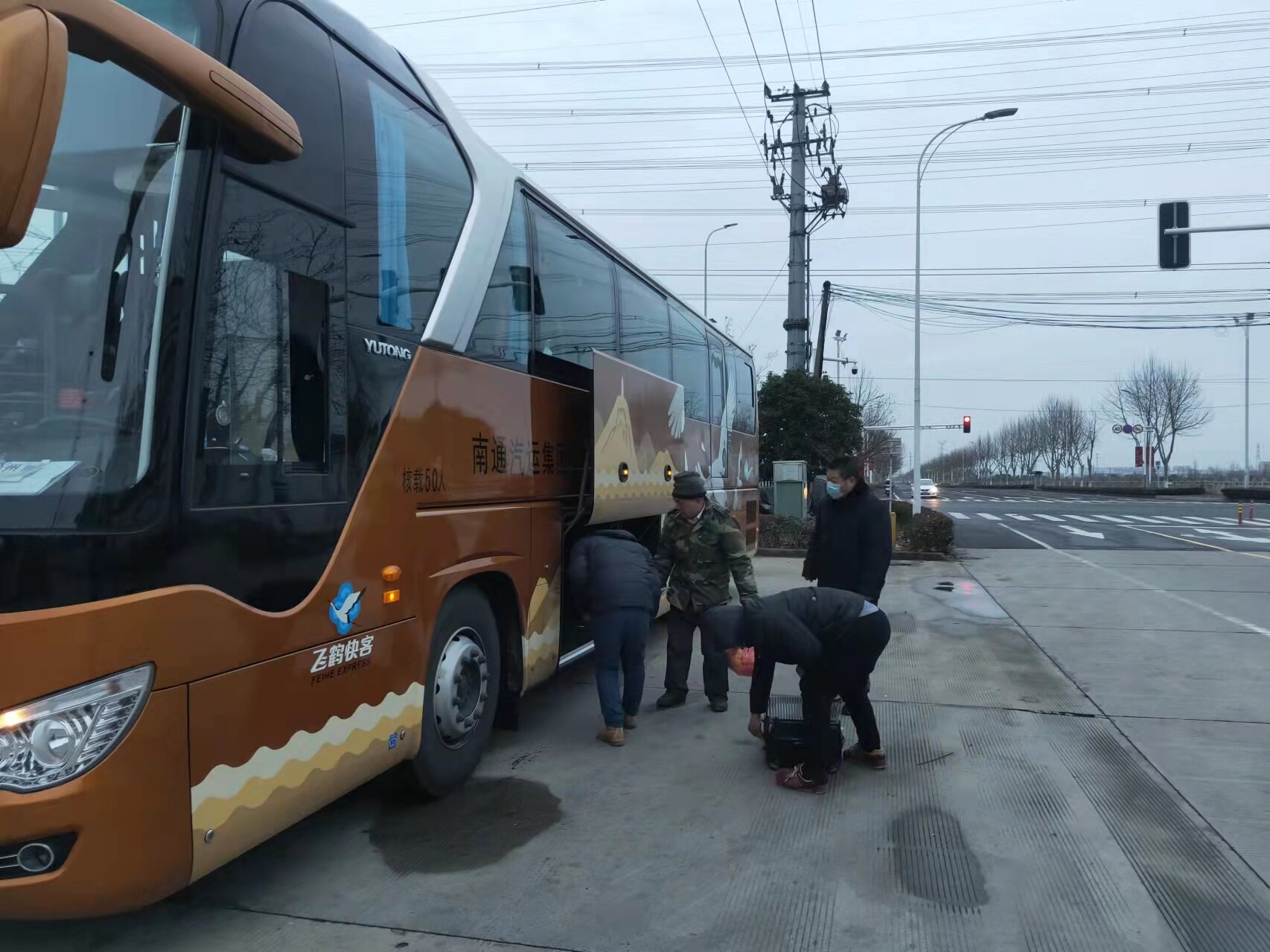 温暖外来务工人员返乡路飞鹤快客开启惠民返乡直通车南通发布