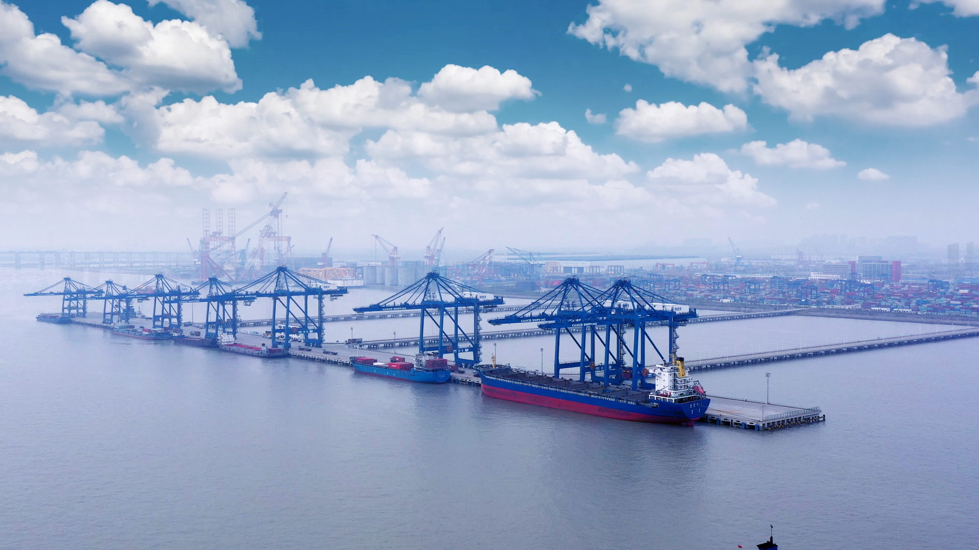 跃升全国同类码头第二位2021年通海港口集装箱吞吐量超145万标箱南通