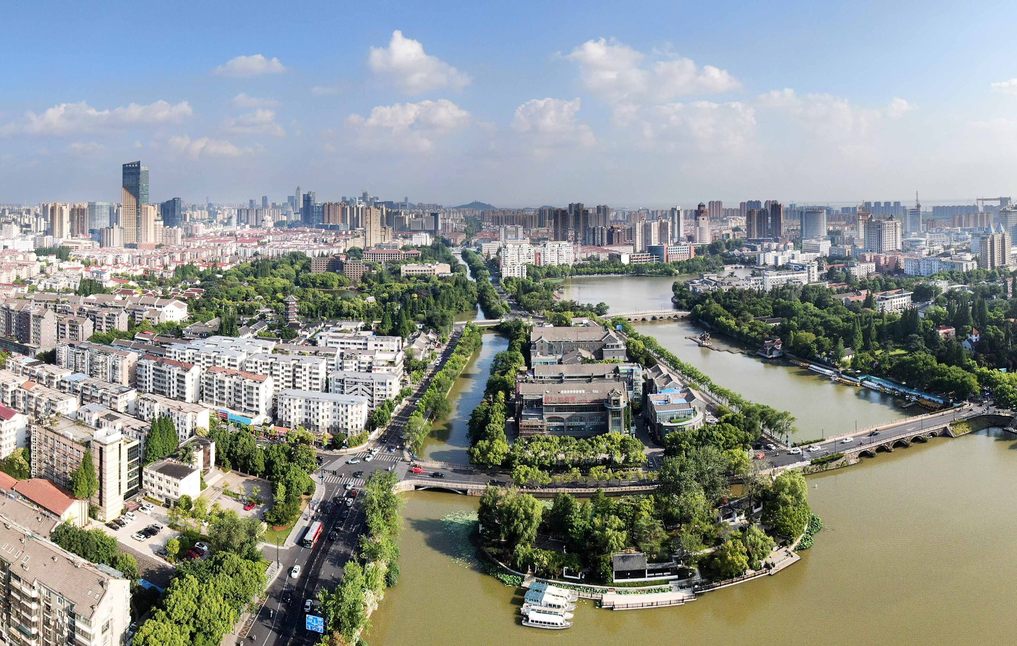 绿意盎然航拍濠河夏日美景南通发布